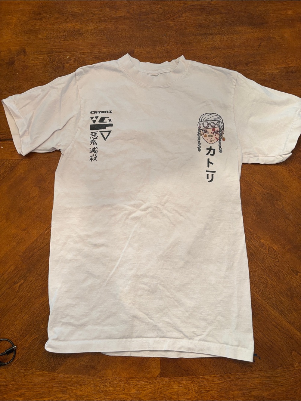 White Short-Sleeve Graphic Tee with Japanese Character Artwork